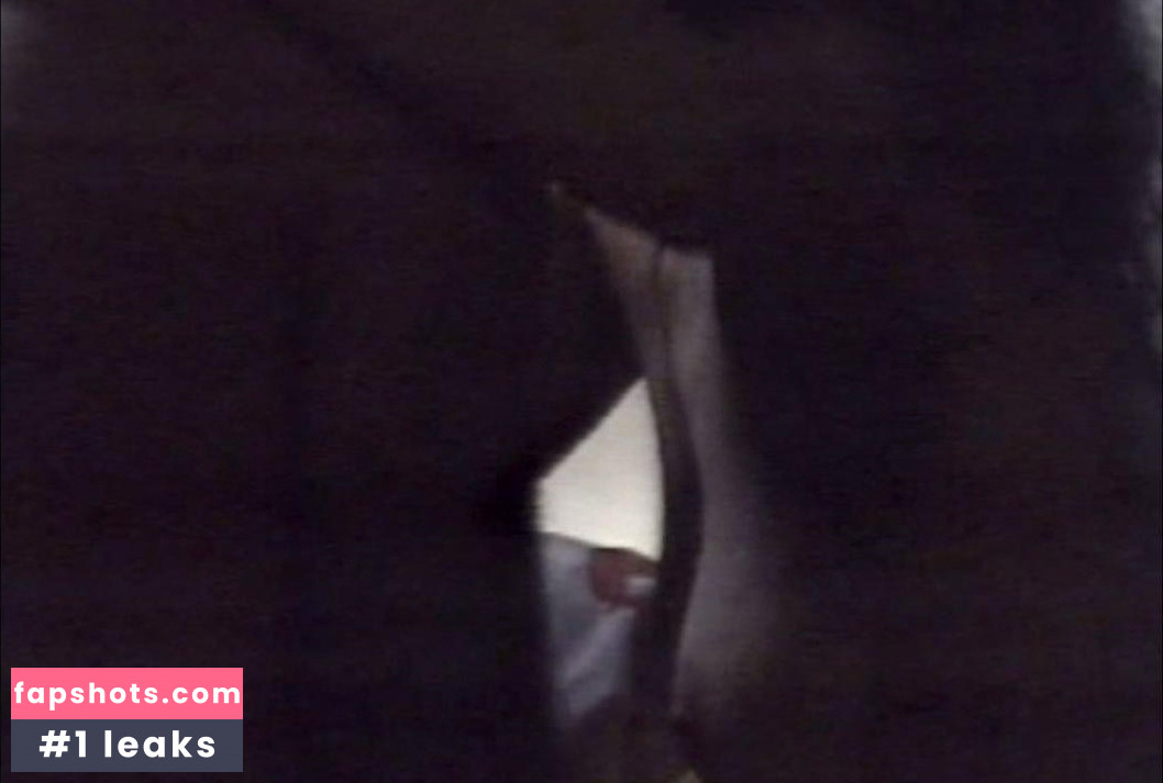 Laura Hippe gallery photo #4