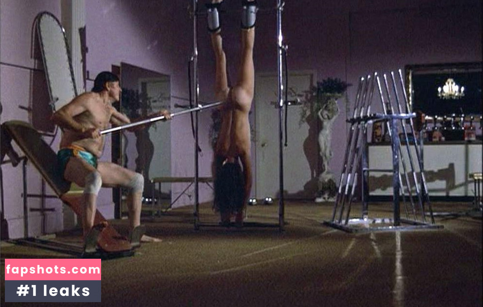 Laura Hippe gallery photo #6