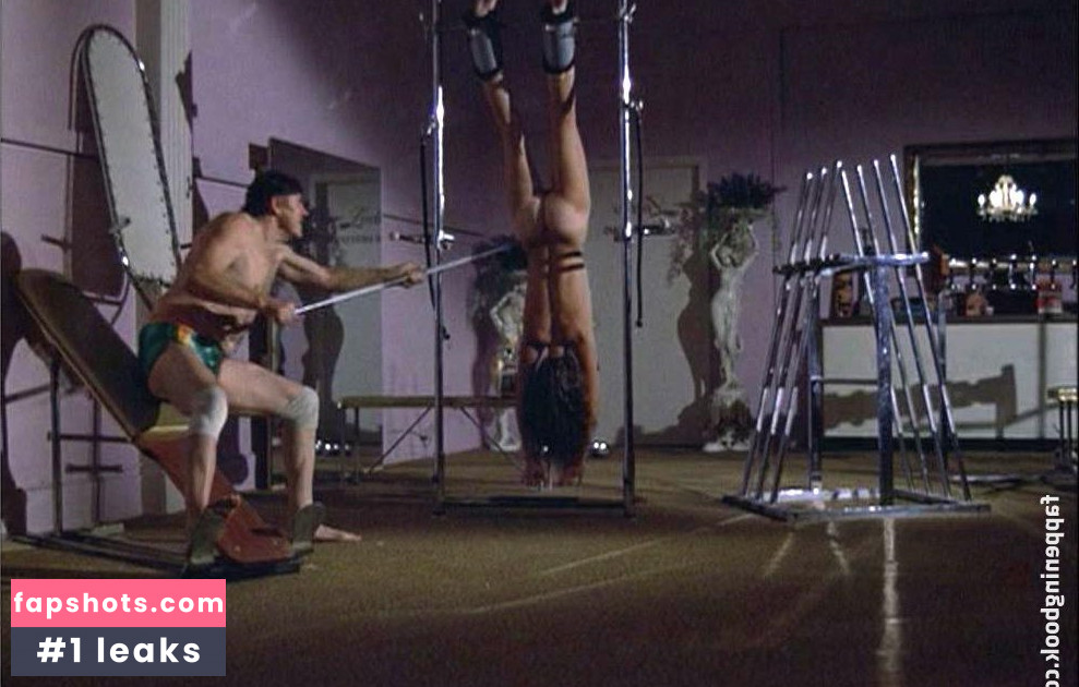 Laura Hippe gallery photo #7