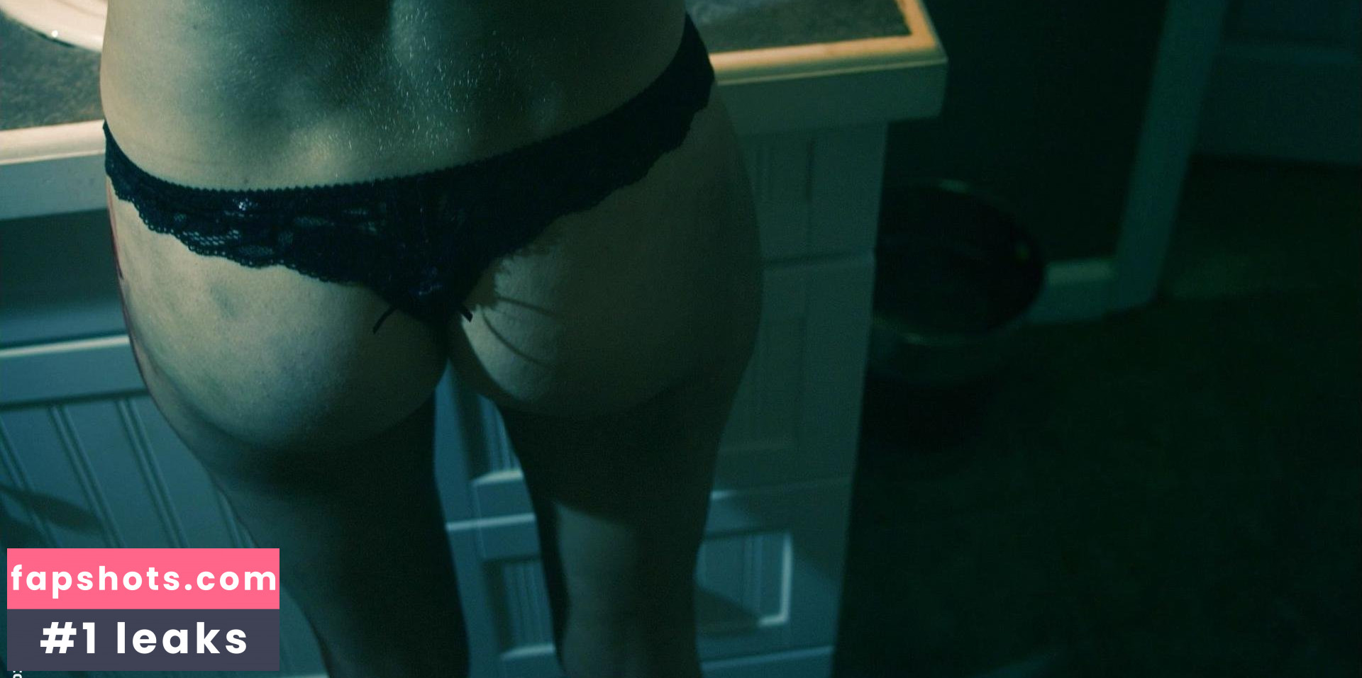 Laura Jacobs gallery photo #15