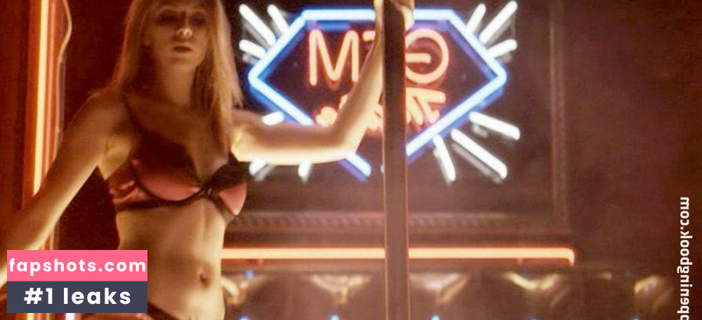 Laura Jacobs gallery photo #22