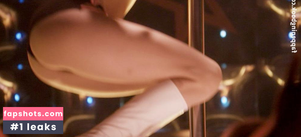 Laura Jacobs gallery photo #23