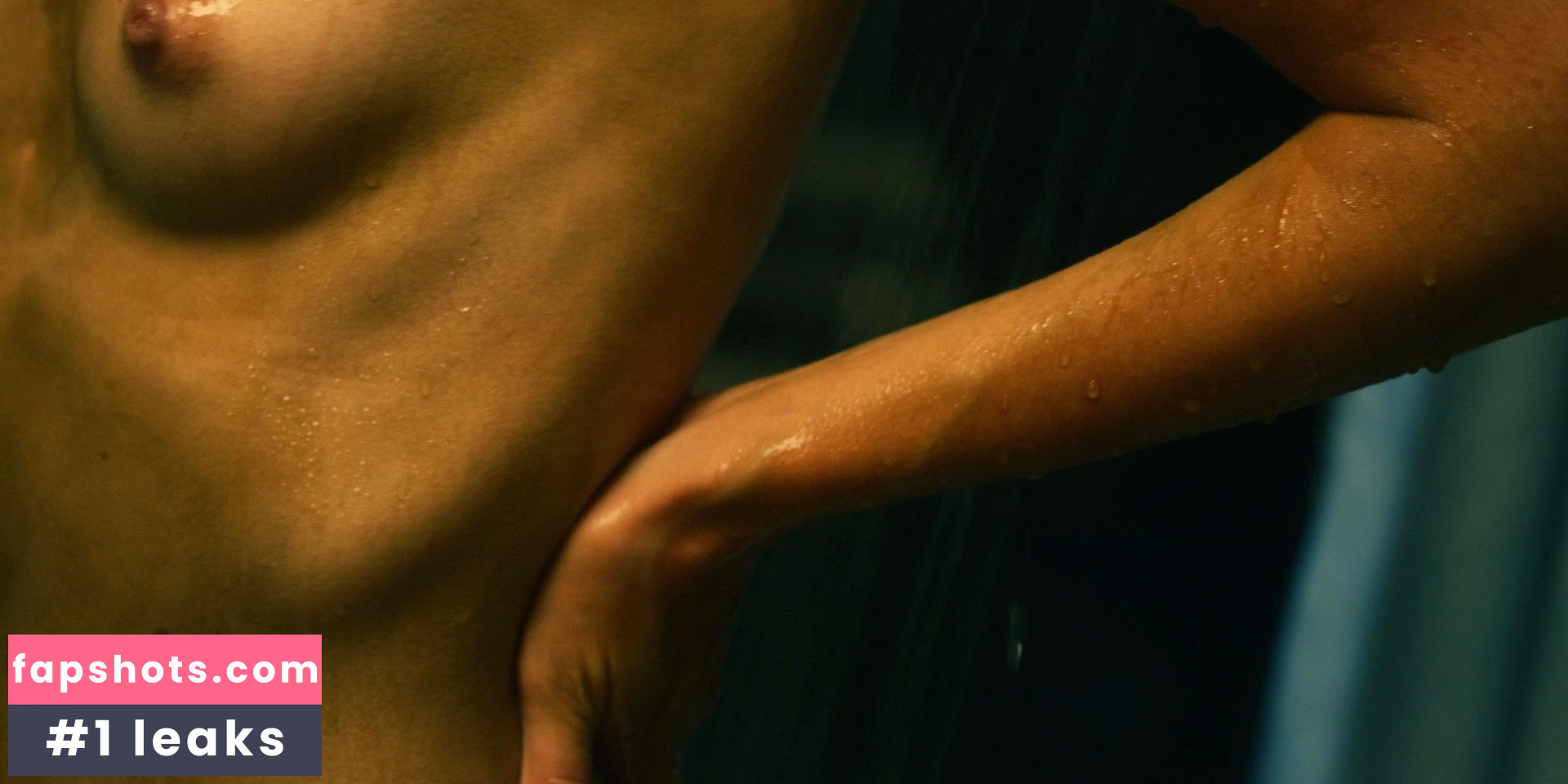 Laura Jacobs gallery photo #6