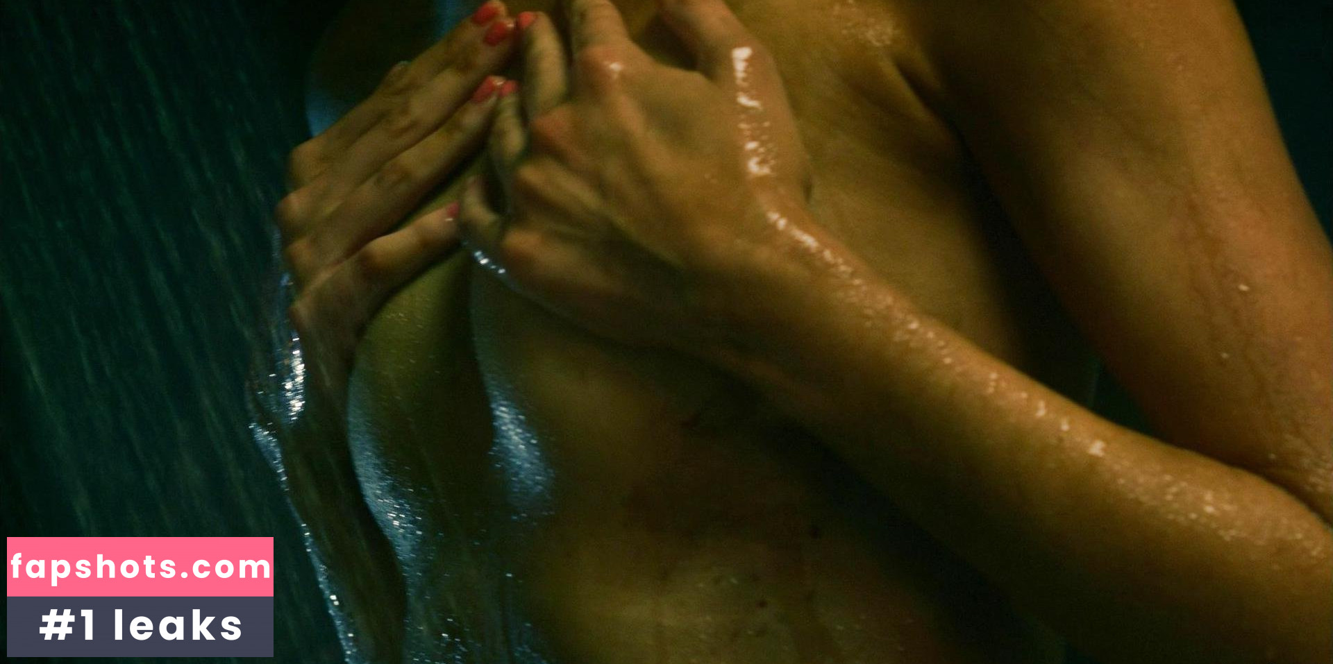 Laura Jacobs gallery photo #8