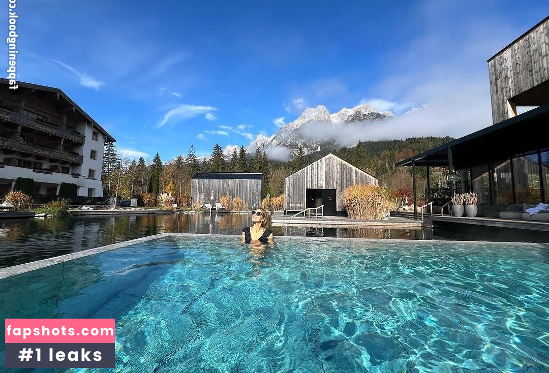 Laura Karasek gallery photo #25