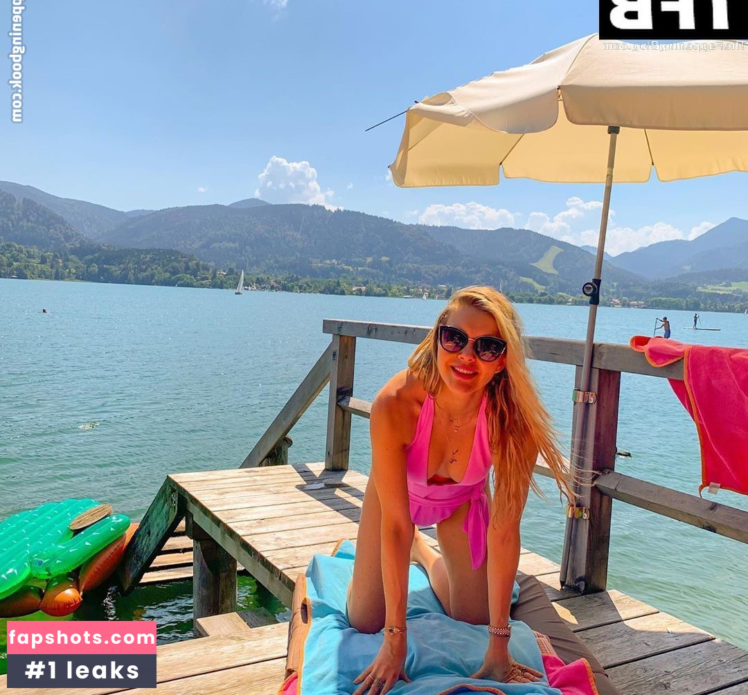 Laura Karasek gallery photo #36