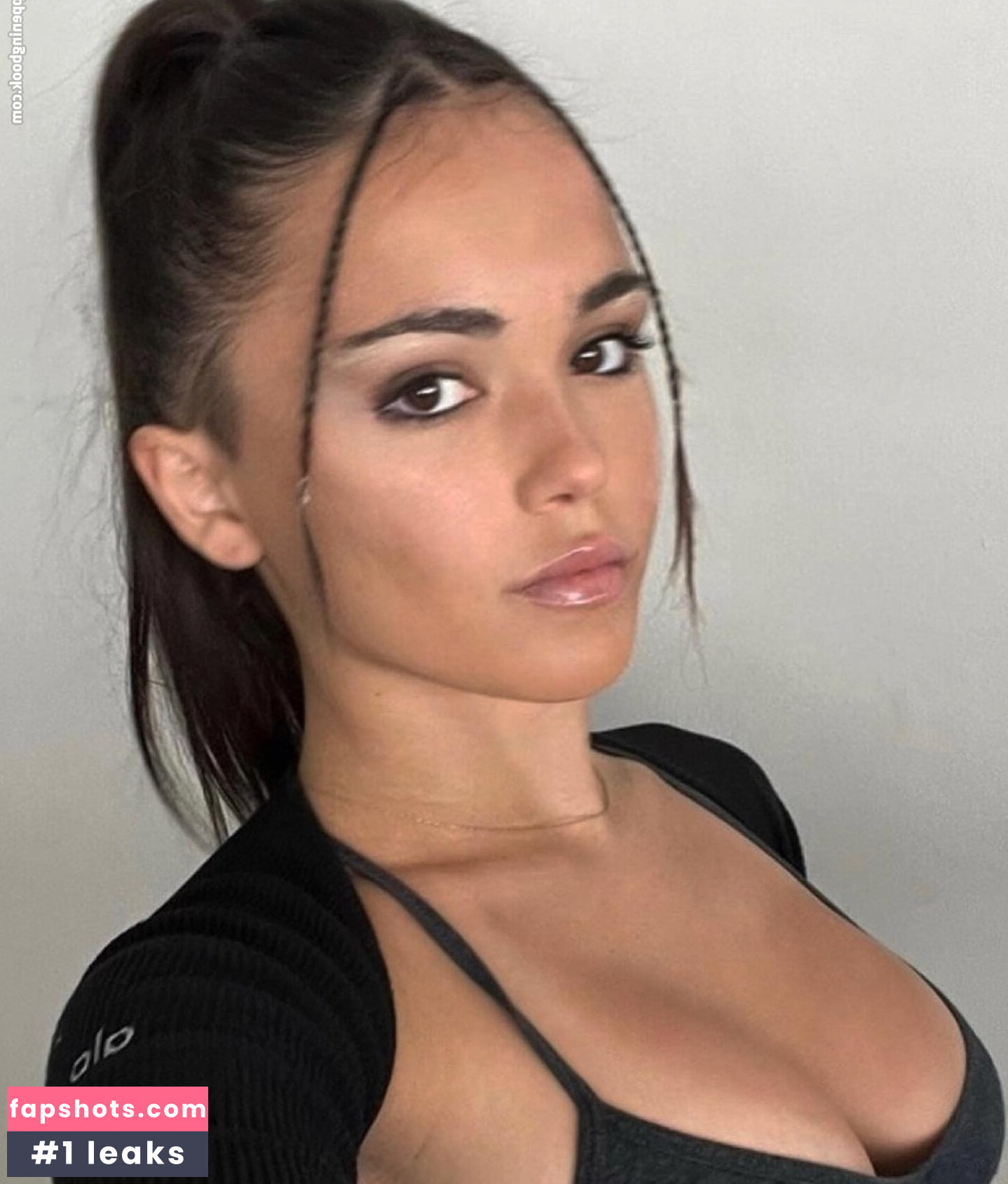 Laura Lindstrom gallery photo #35