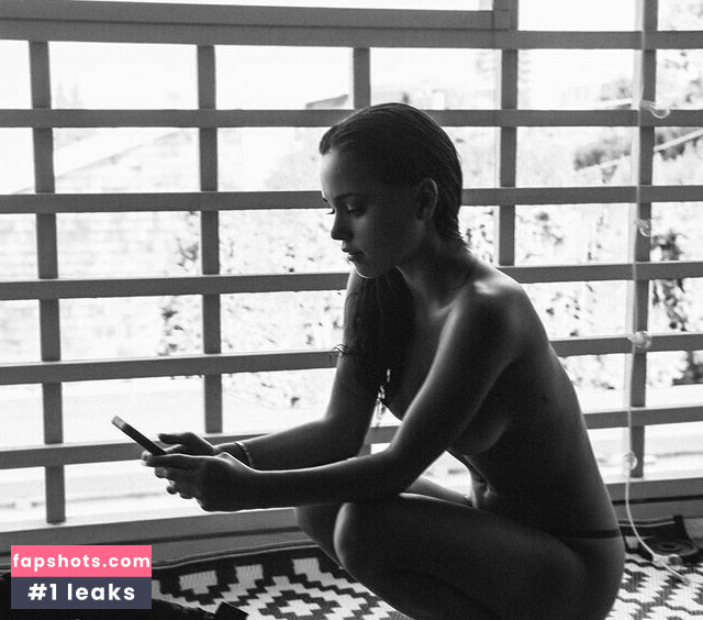 Laura Lindstrom gallery photo #38