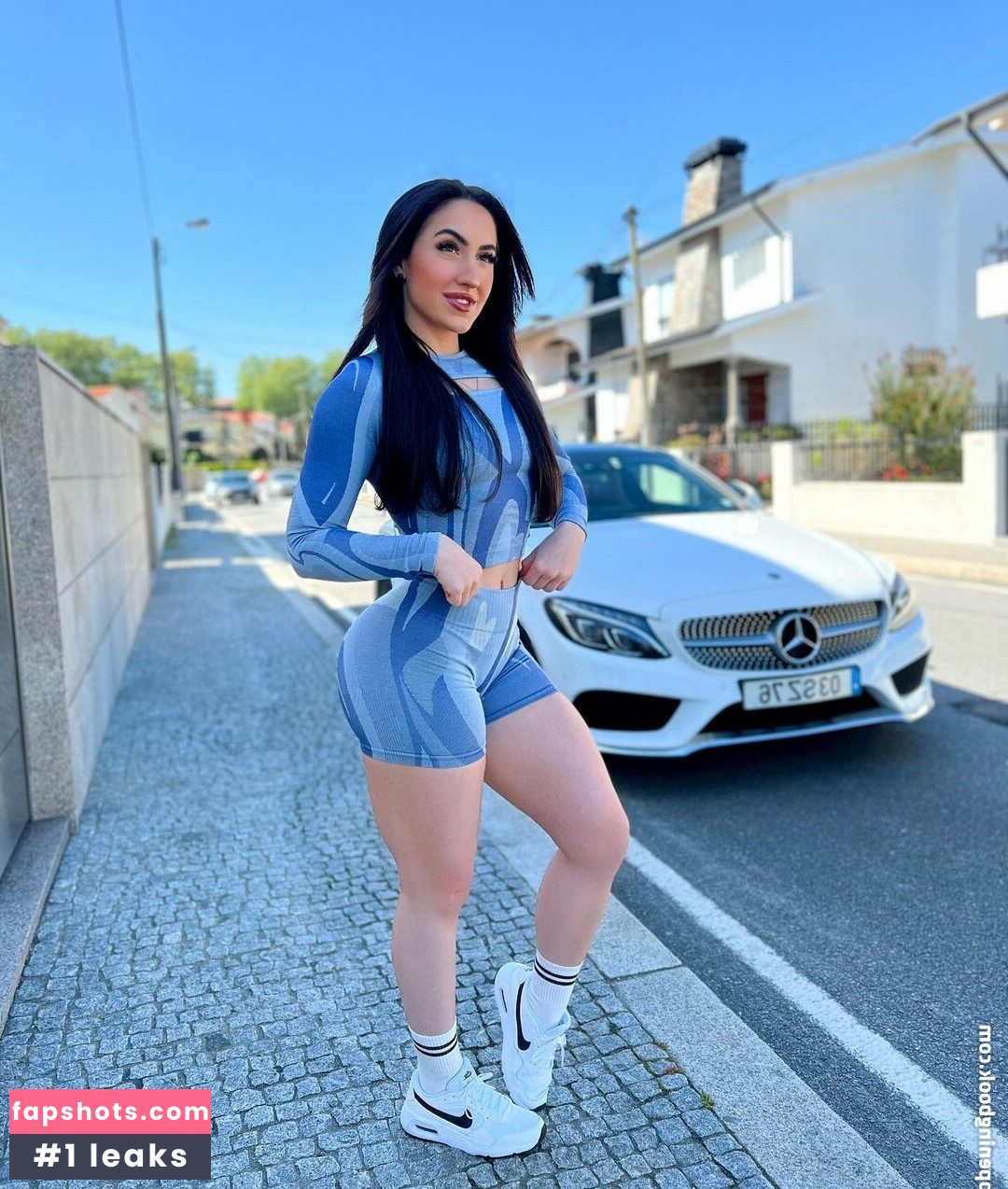 Laura Luchtenberg nude babe gallery