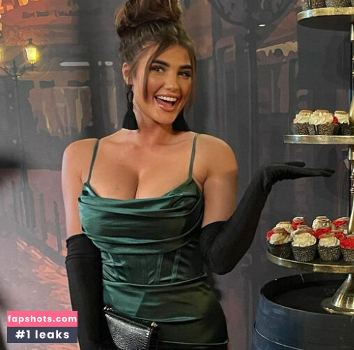 Laura Mania gallery photo #10