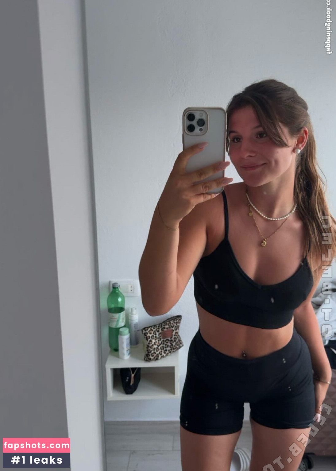 Laura Marie Röhrig gallery photo #15