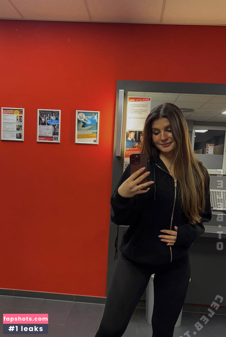 Laura Marie Röhrig gallery photo #22