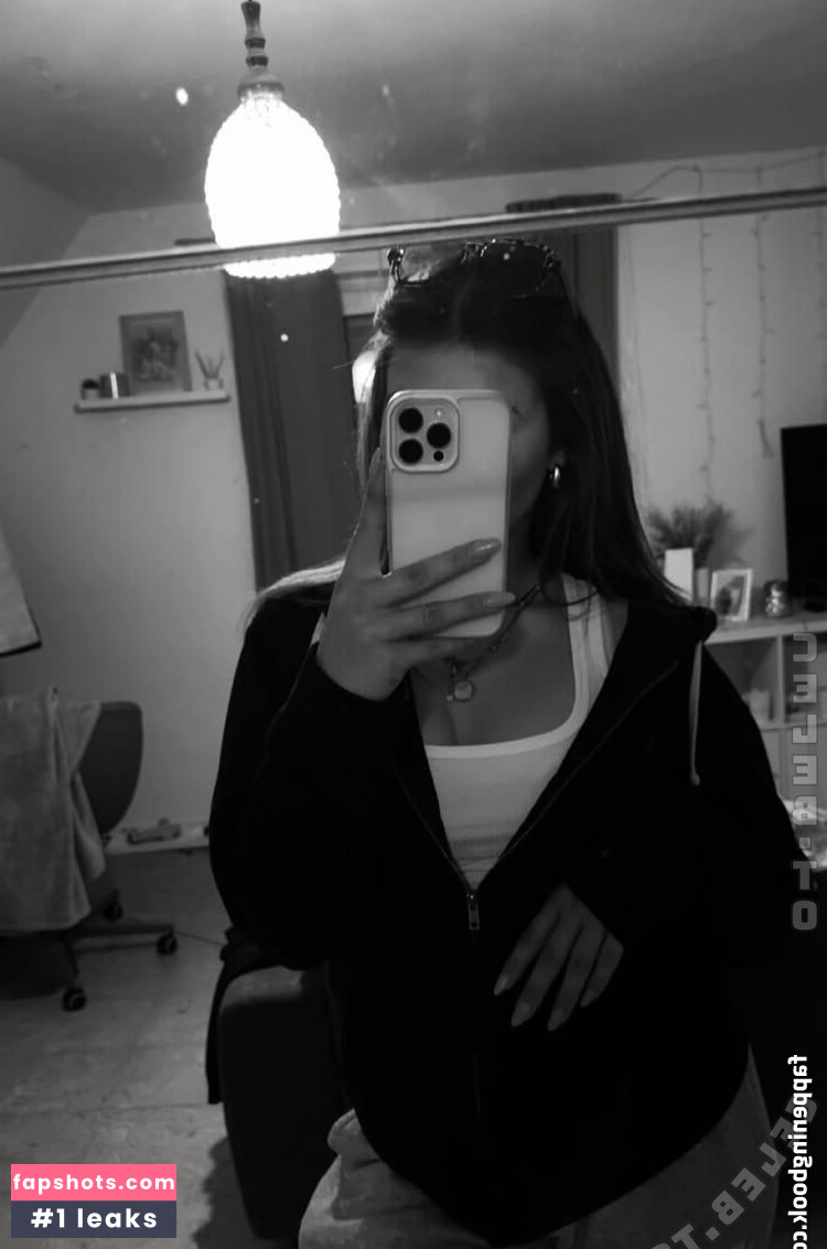 Laura Marie Röhrig gallery photo #27