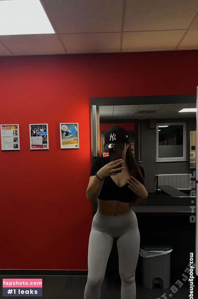 Laura Marie Röhrig gallery photo #9