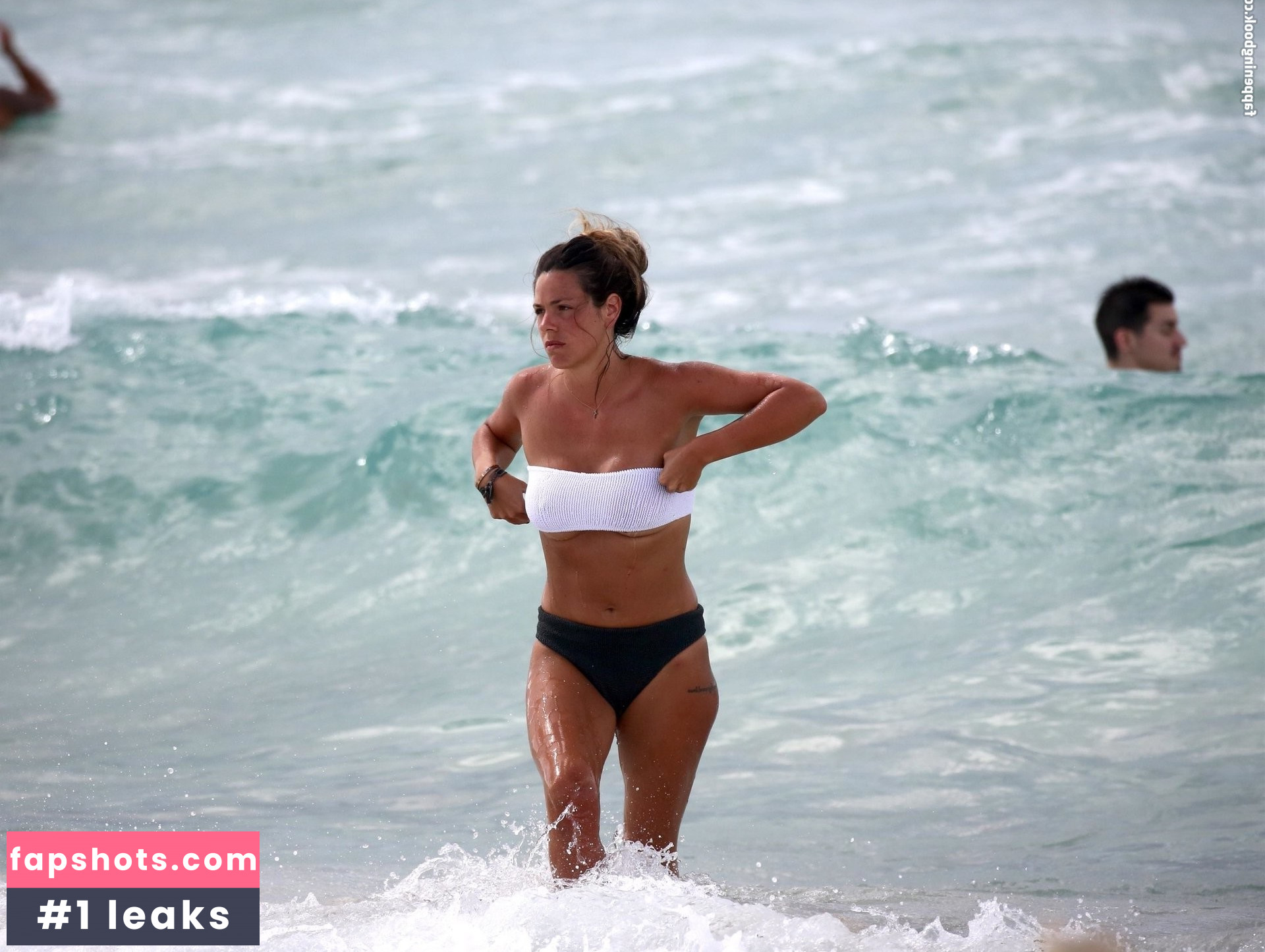 Laura Matamoros gallery photo #18