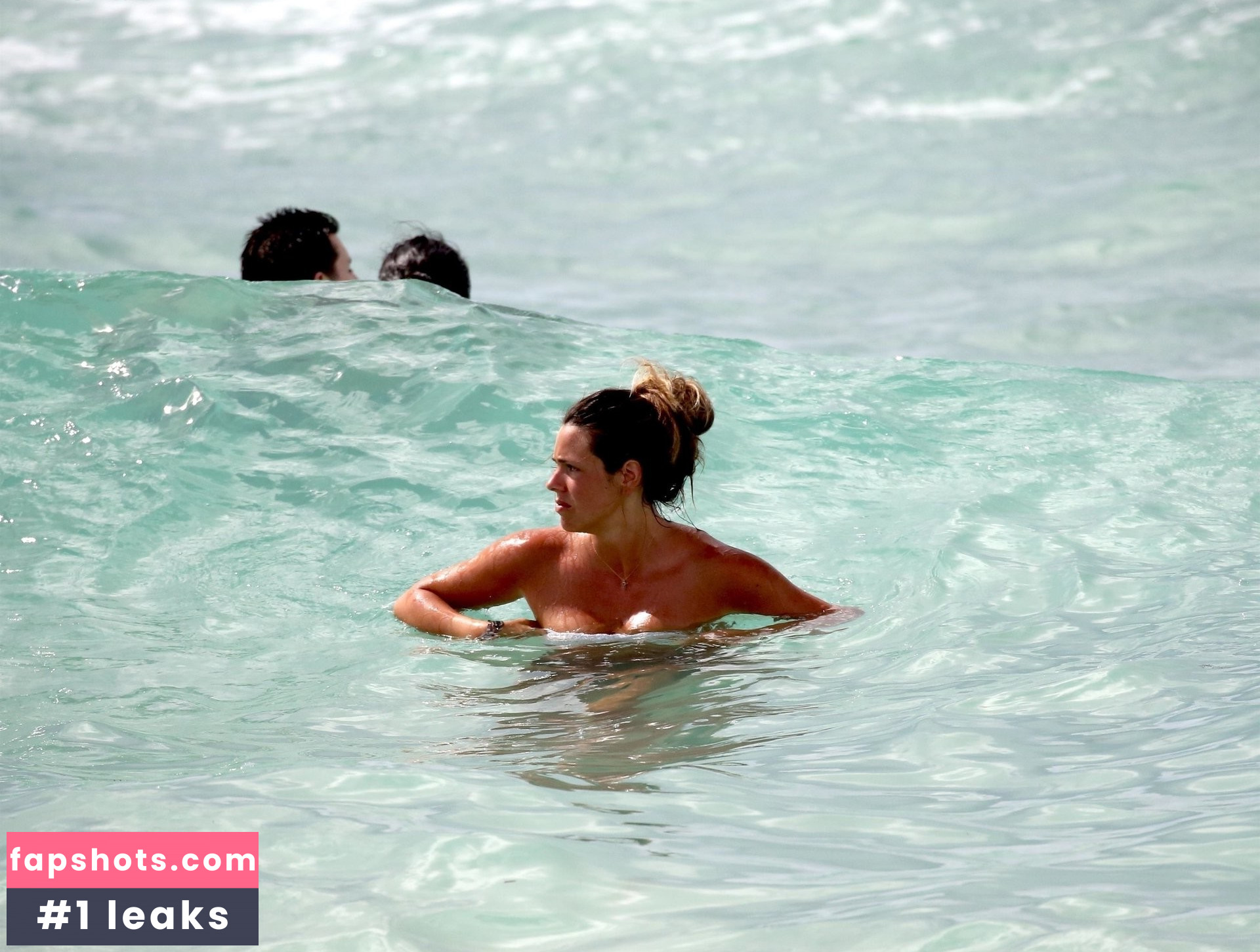 Laura Matamoros gallery photo #24