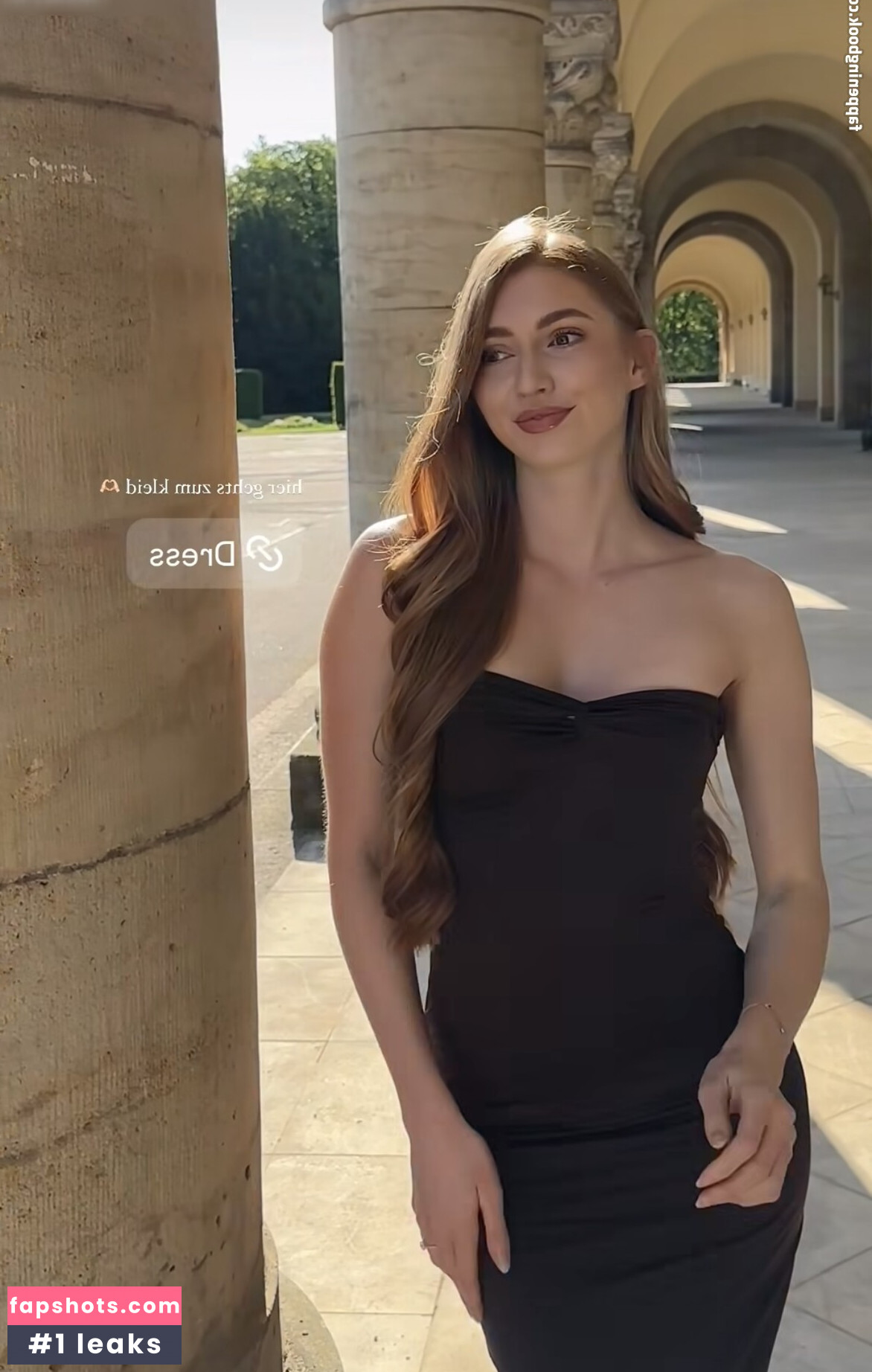 Laura Michelle Maske gallery photo #4