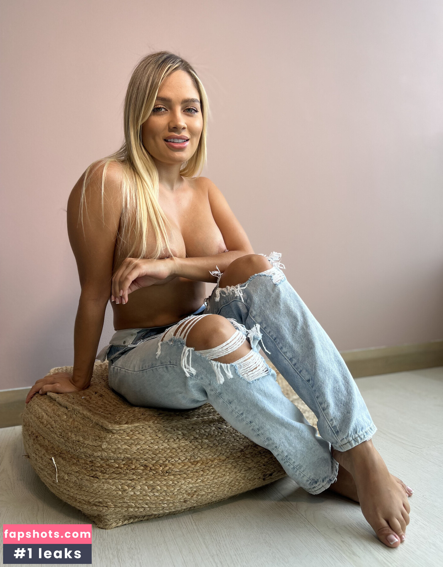 Laura Ocampo gallery photo #12