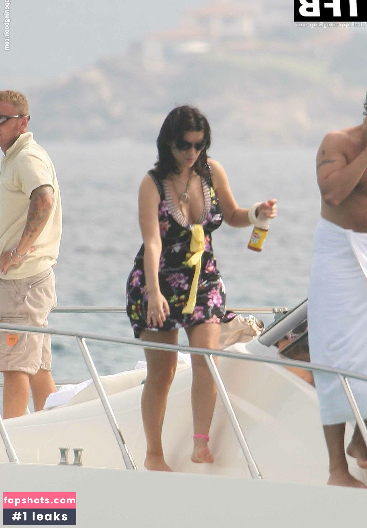 Laura Pausini Nude Leaks OnlyFans Photos #18 - LeakJerk