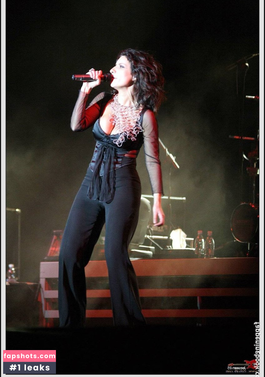 Laura Pausini Nude Leaks OnlyFans Photos #33 - LeakJerk