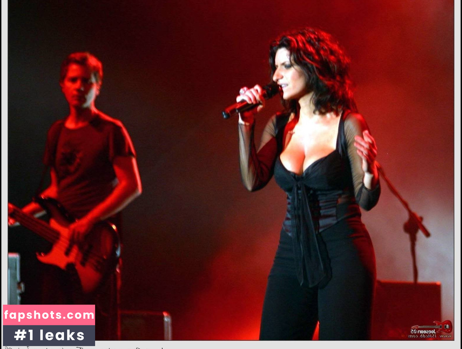 Laura Pausini Nude Leaks OnlyFans Photos #34 - LeakJerk