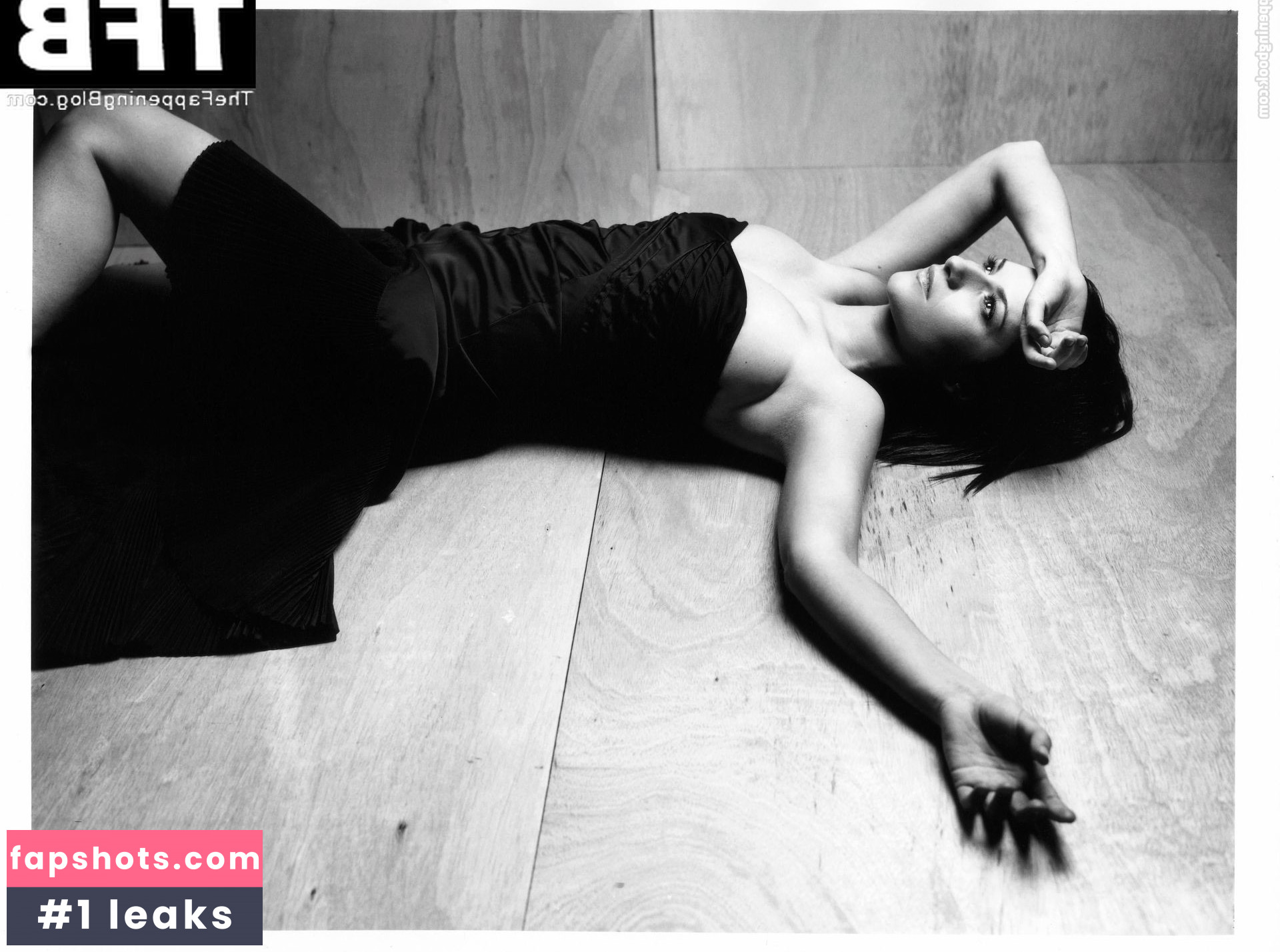 Laura Pausini Nude Leaks OnlyFans Photos #6 - LeakJerk