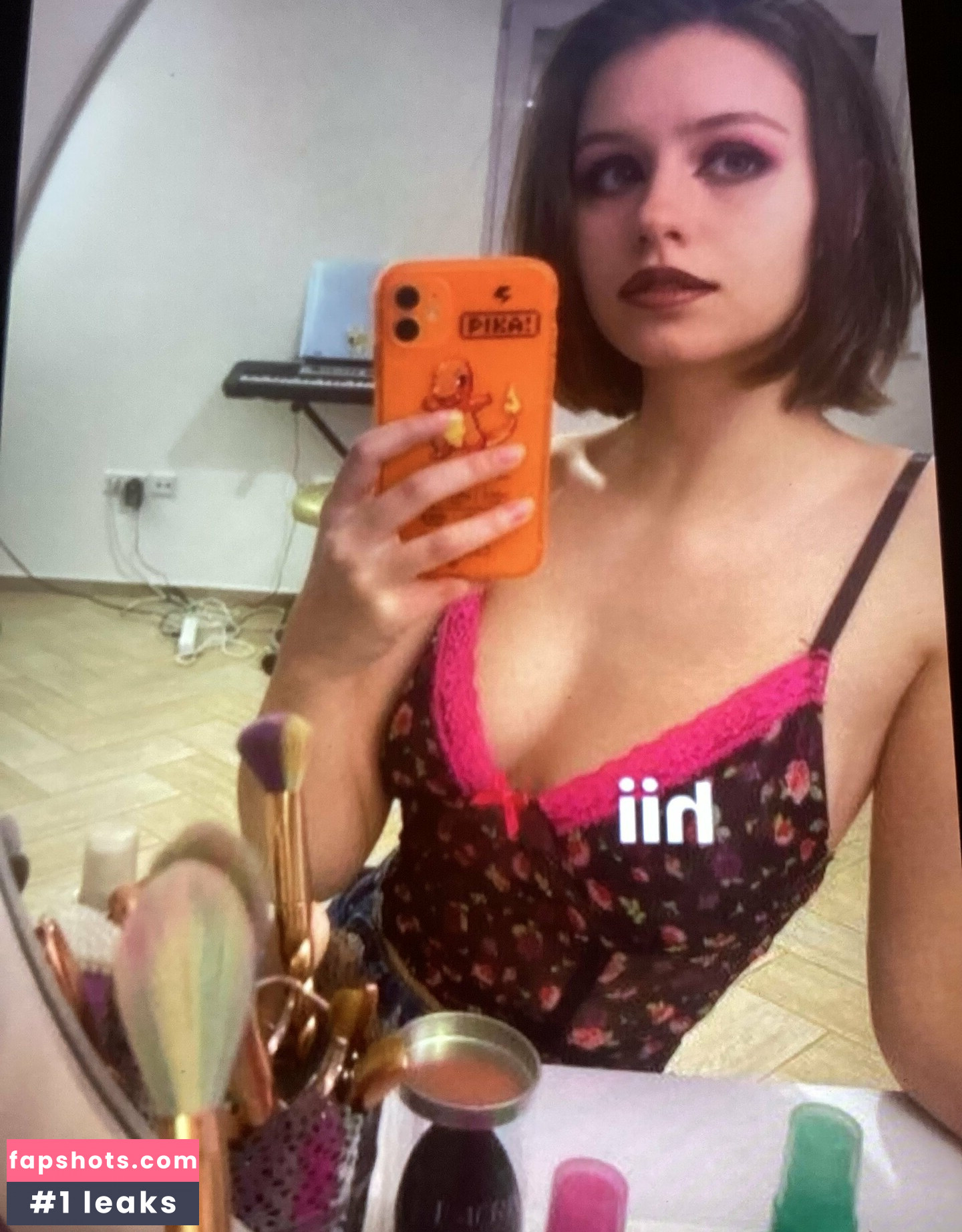 Laura Petrinec gallery photo #7