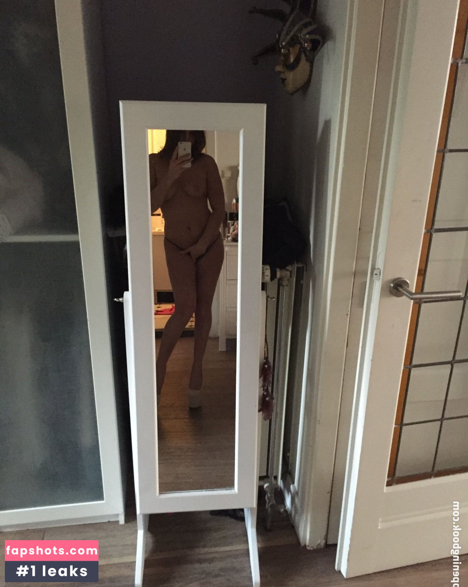 Laura Ponticorvo gallery photo #23