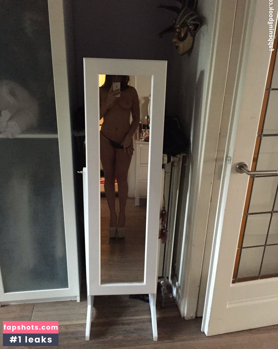 Laura Ponticorvo nude babe gallery