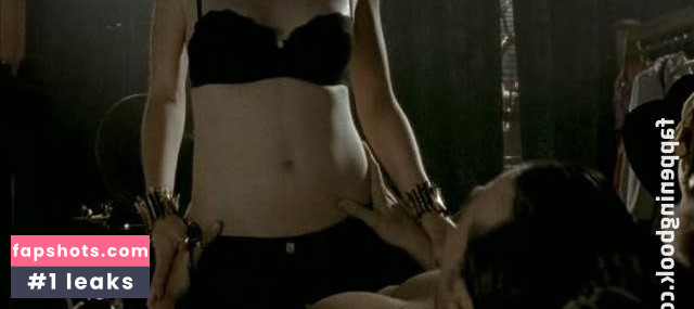 Laura Pyper nude babe gallery