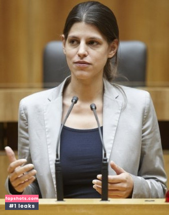 Laura Rudas gallery photo #4