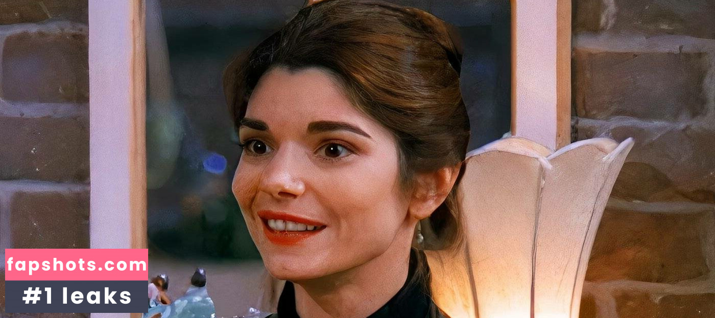 Laura San Giacomo Filtración Desnuda OnlyFans Foto #2 - Fapshots