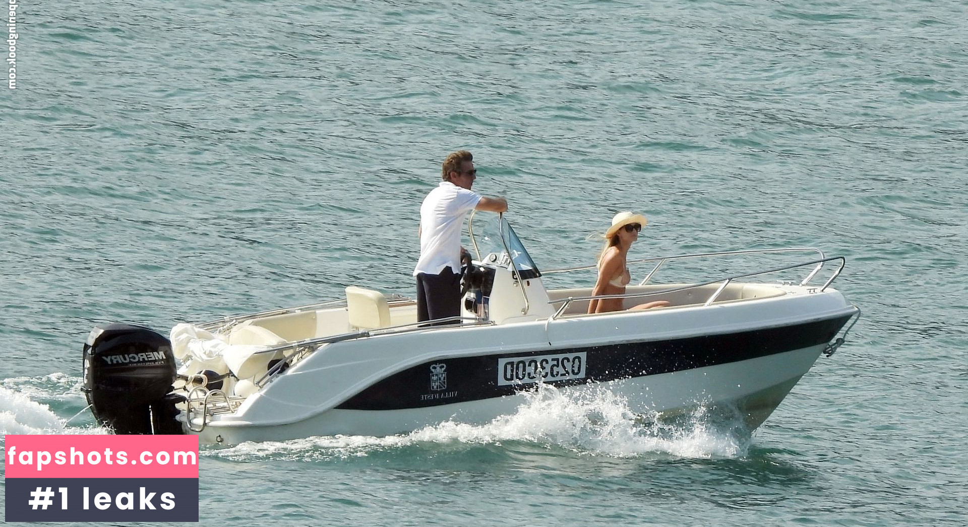 Laura Savoie gallery photo #14