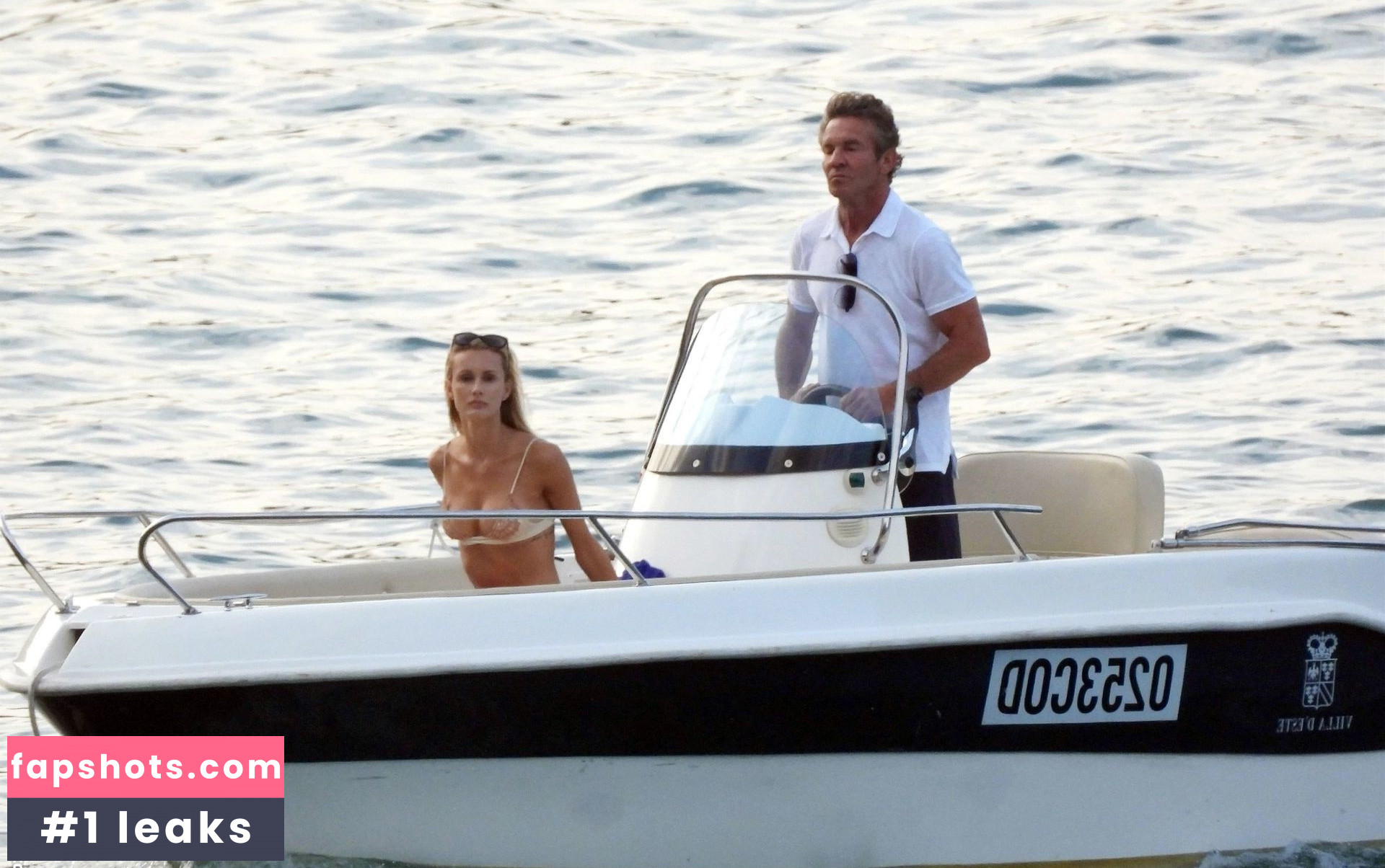 Laura Savoie gallery photo #15