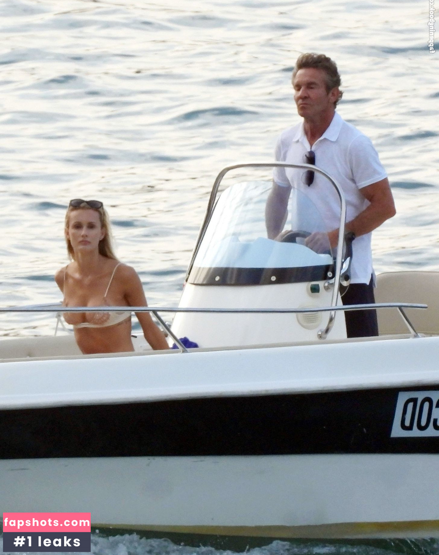 Laura Savoie gallery photo #23