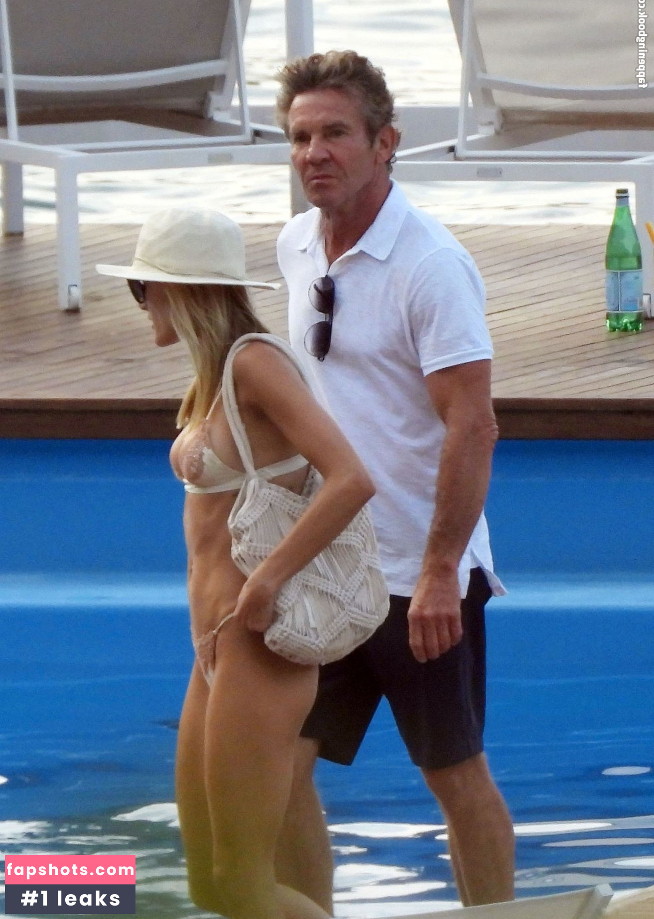 Laura Savoie gallery photo #26