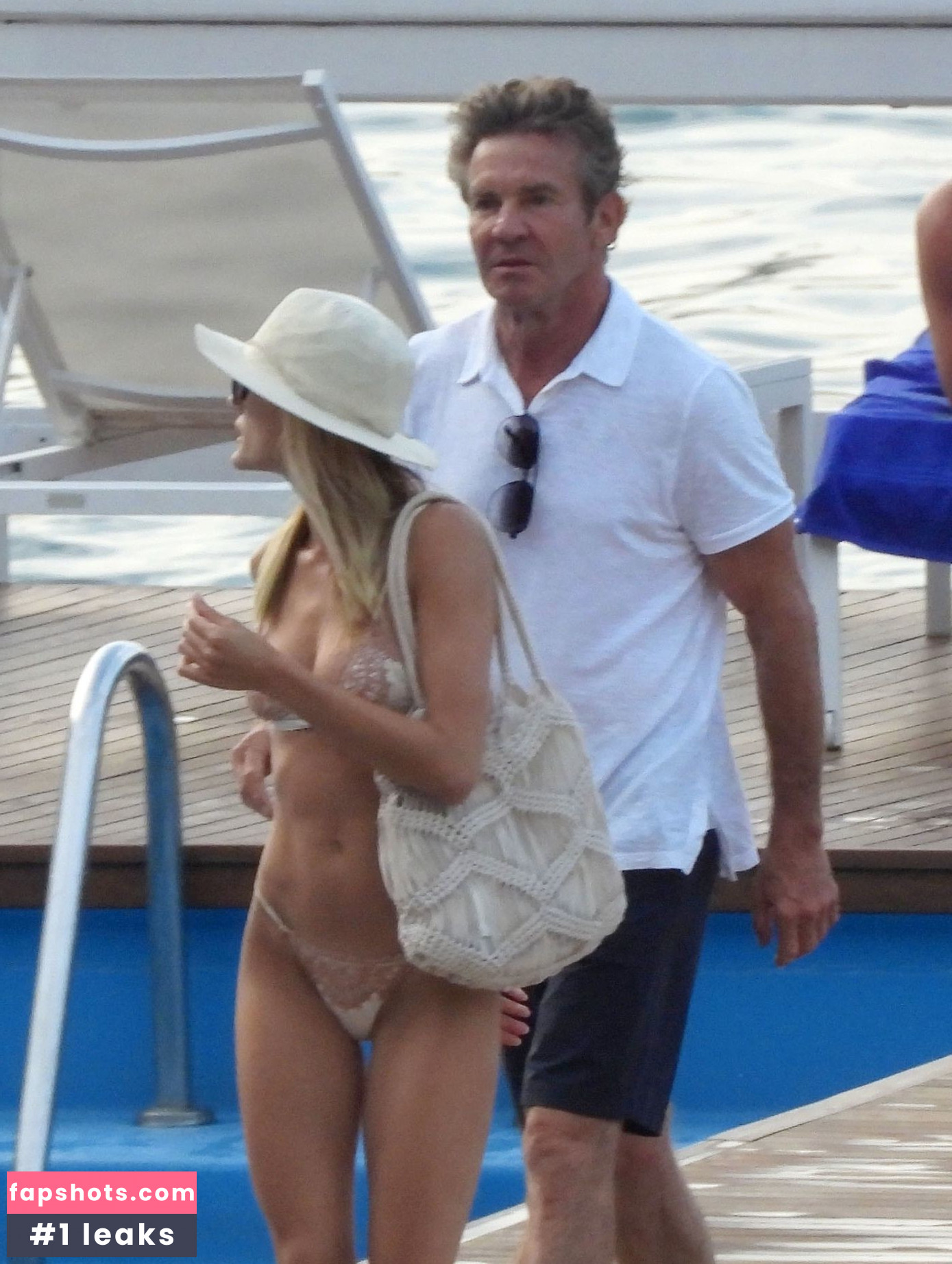 Laura Savoie gallery photo #28