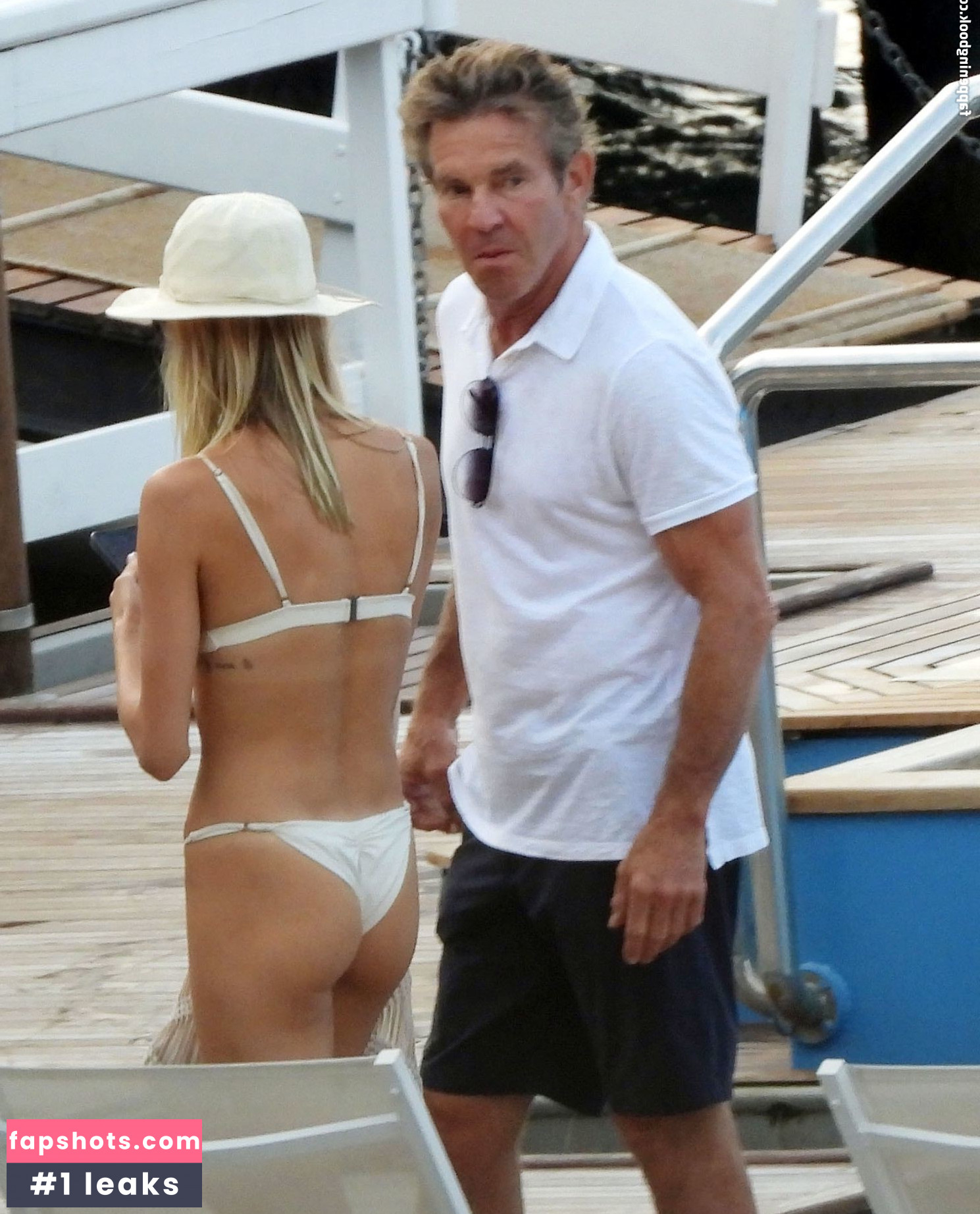 Laura Savoie gallery photo #30