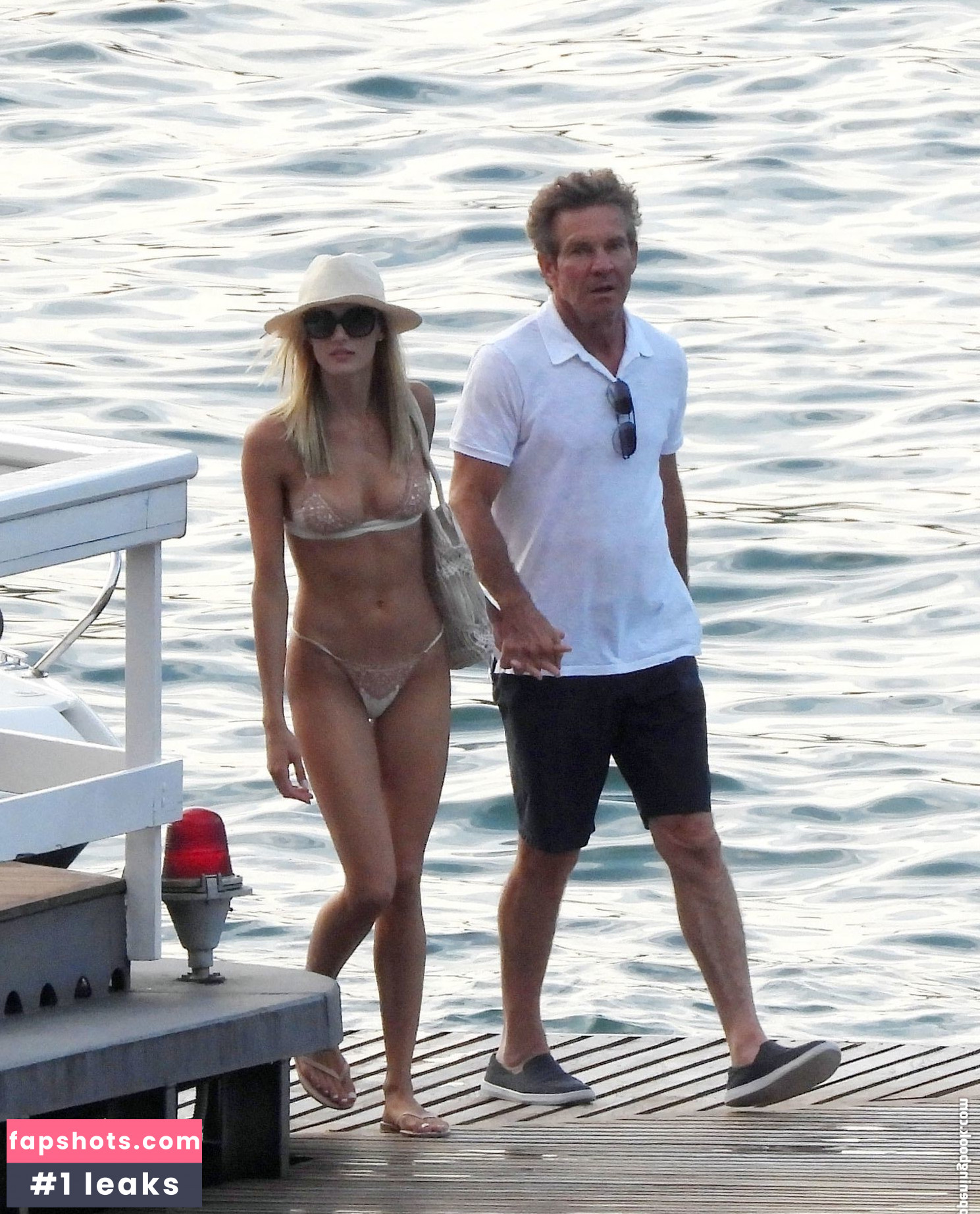 Laura Savoie gallery photo #32