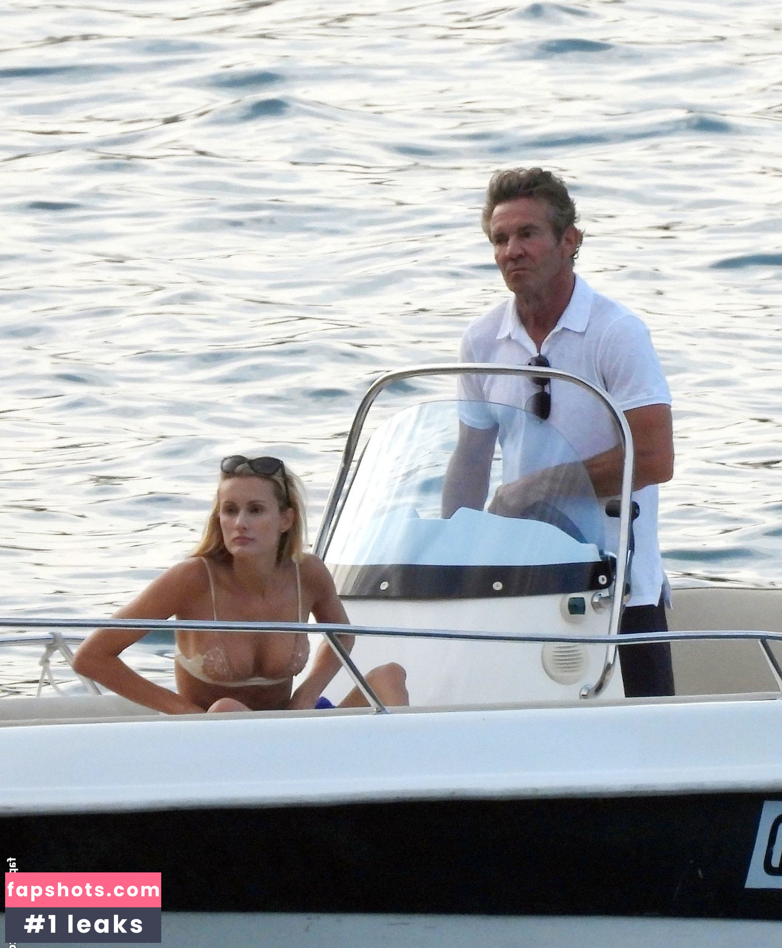 Laura Savoie gallery photo #34