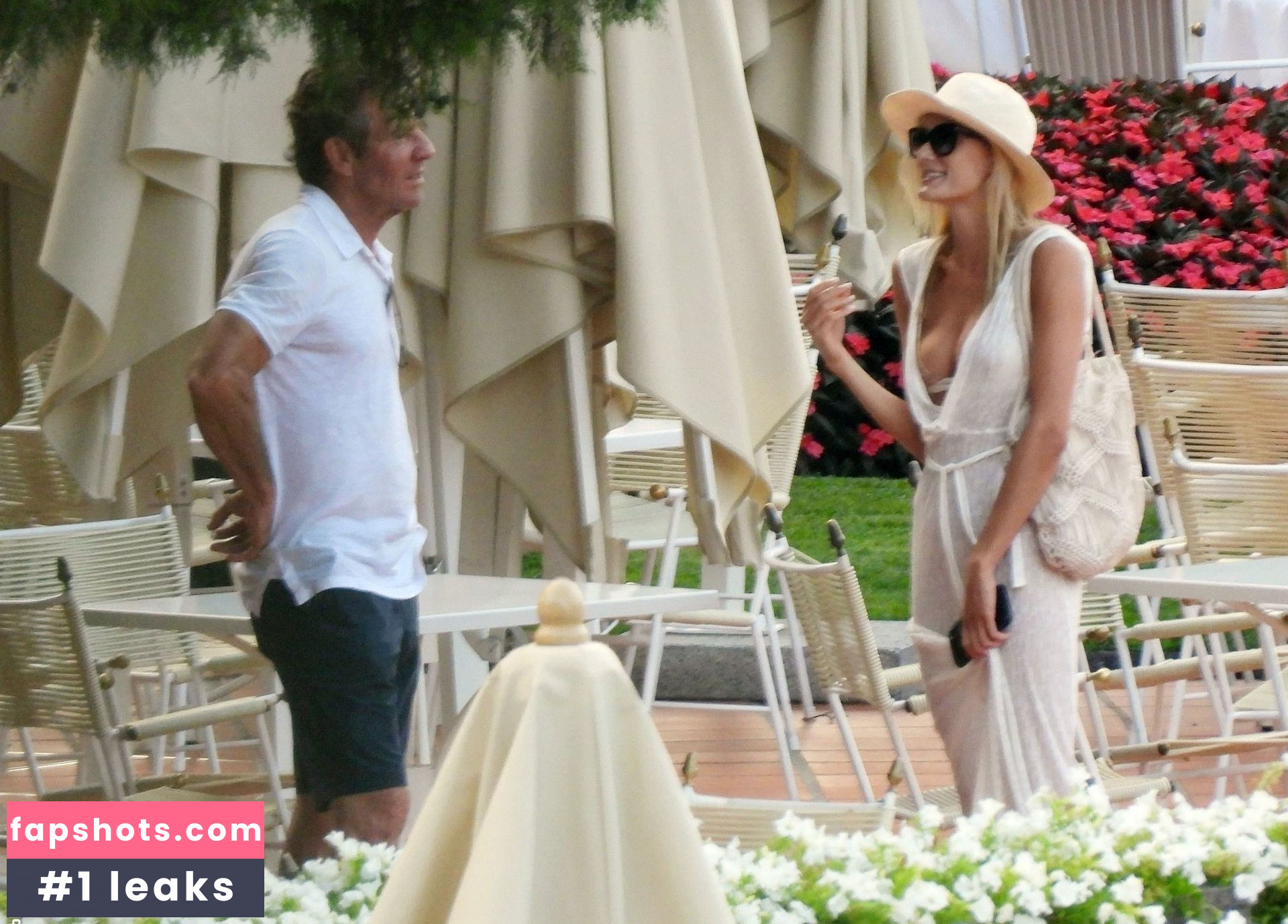 Laura Savoie gallery photo #6