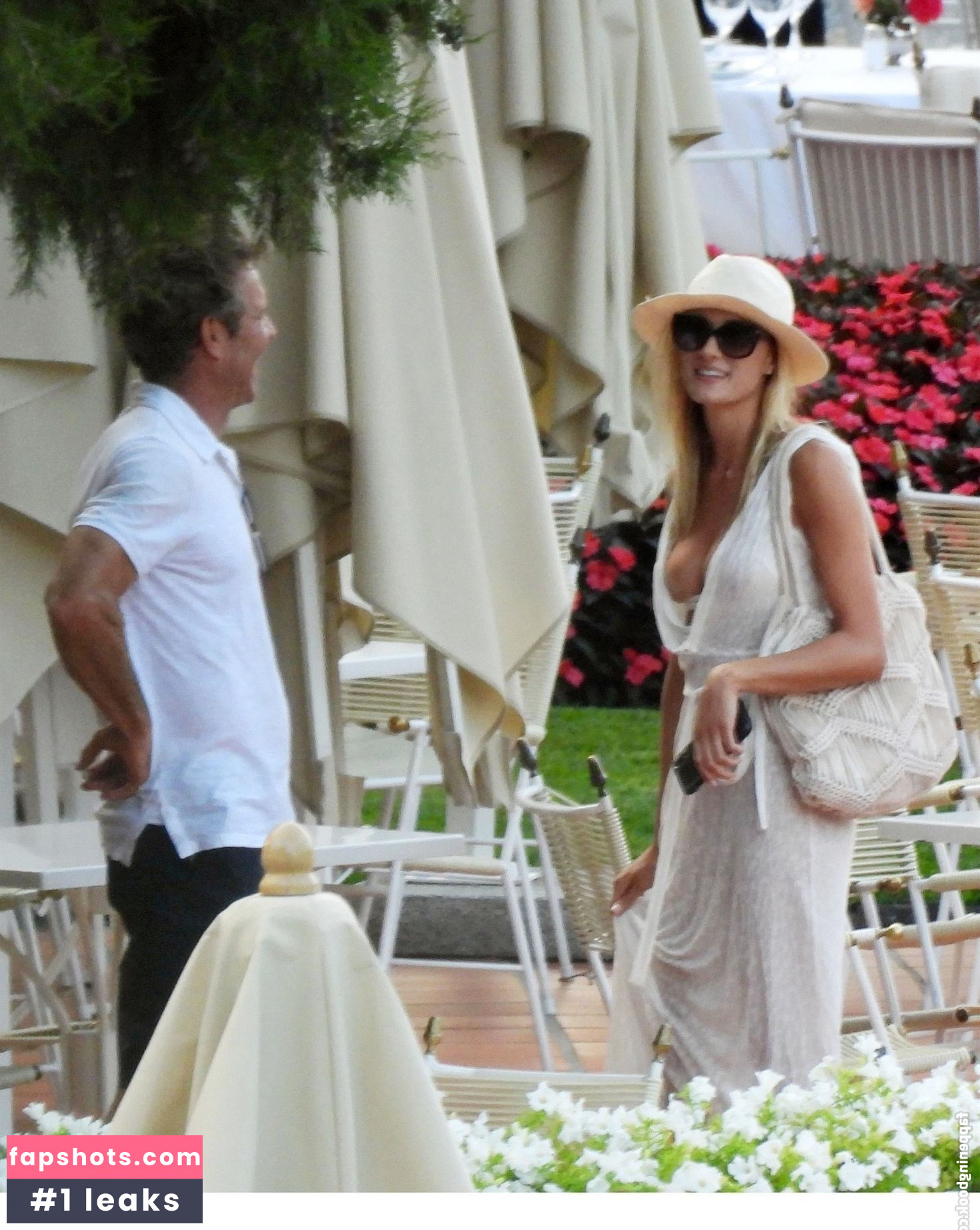 Laura Savoie gallery photo #7