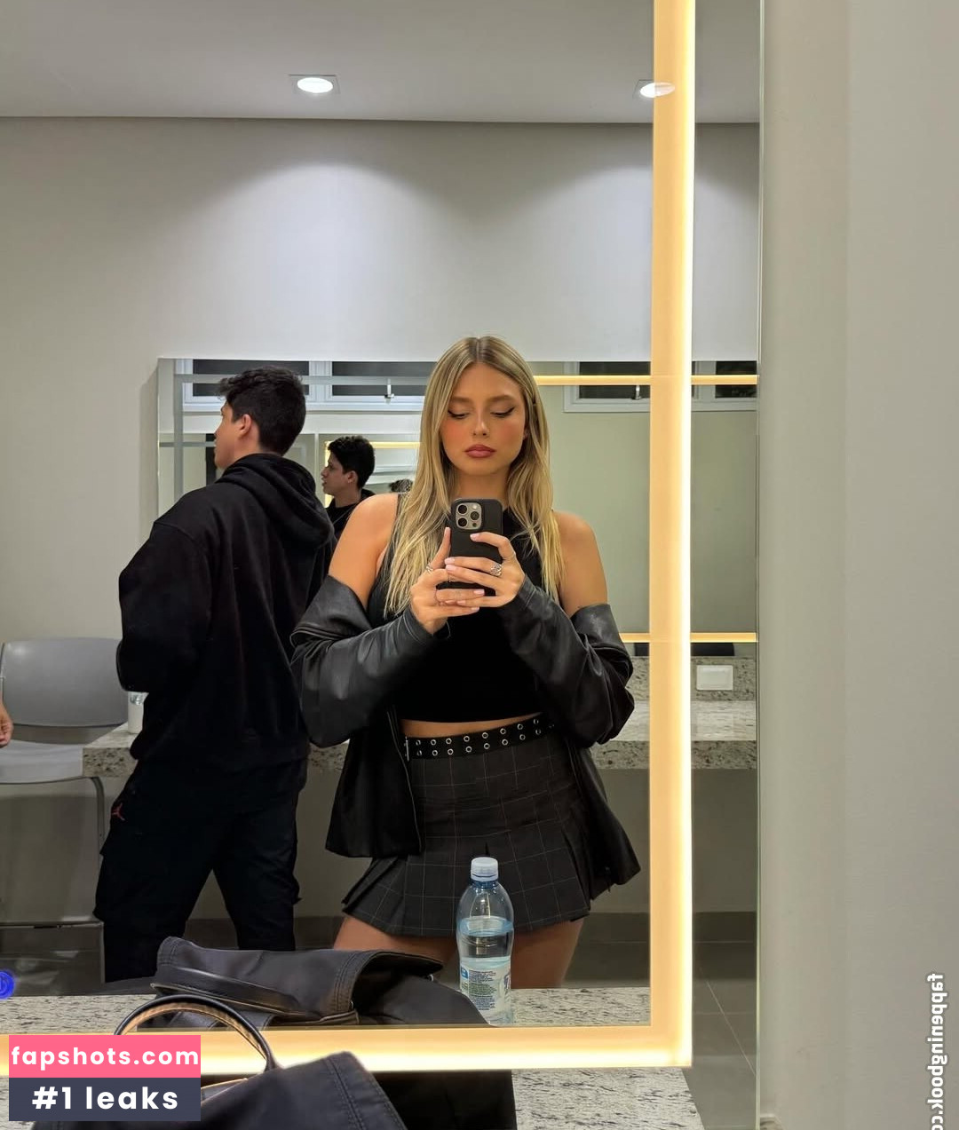 Laura Schadeck gallery photo #7