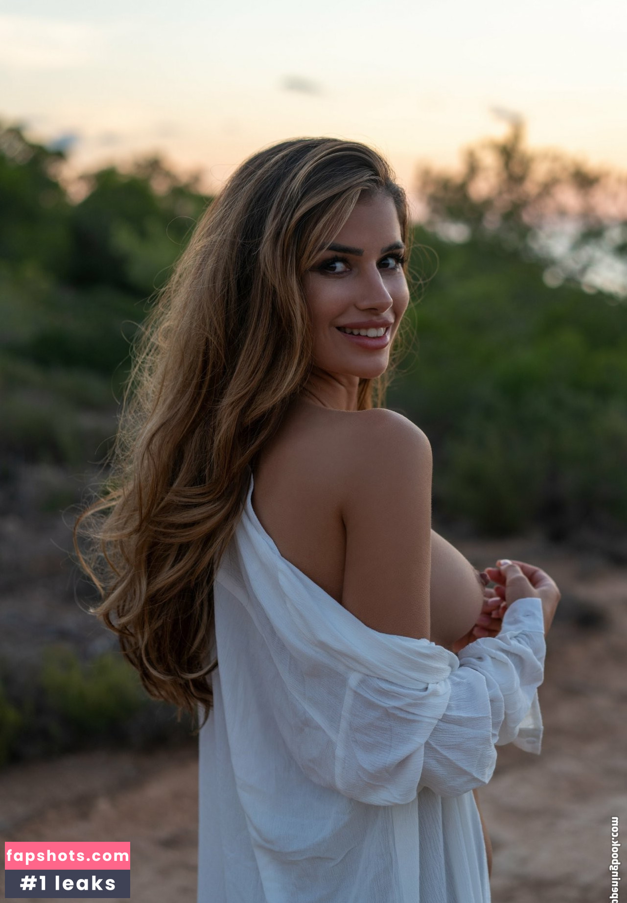 Laura Schultz gallery photo #82