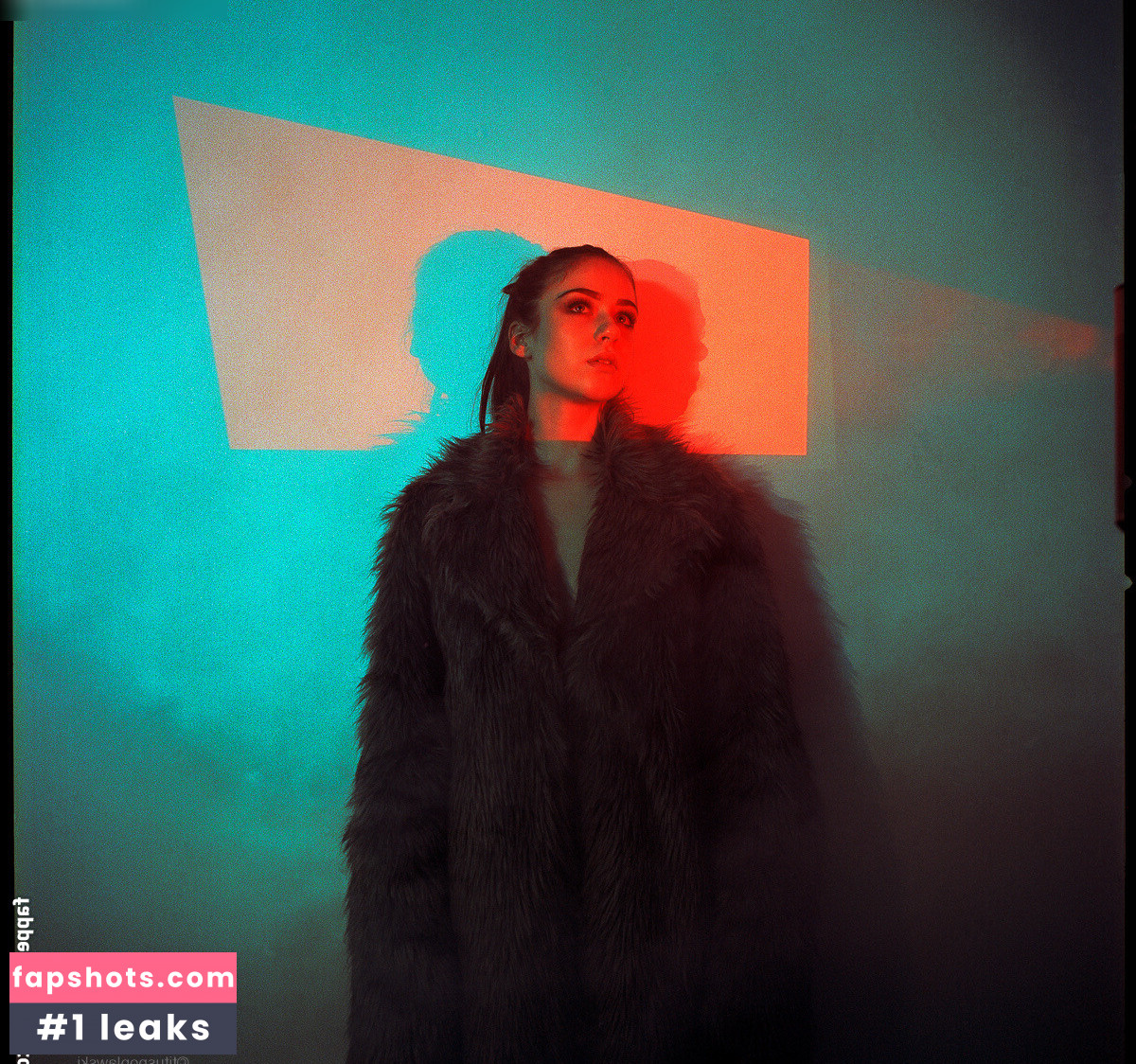 Laura Serafin gallery photo #27