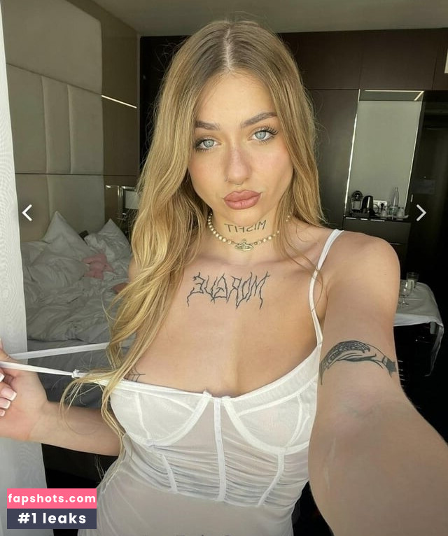 Laura Serafin gallery photo #61