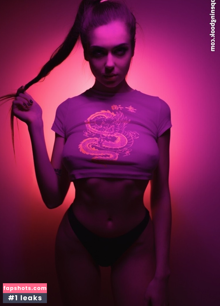 Laura Serafin gallery photo #84