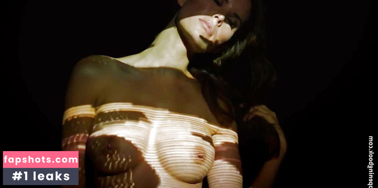 Laura Shields gallery photo #2