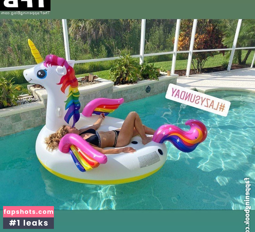 Laura Siegemund gallery photo #3