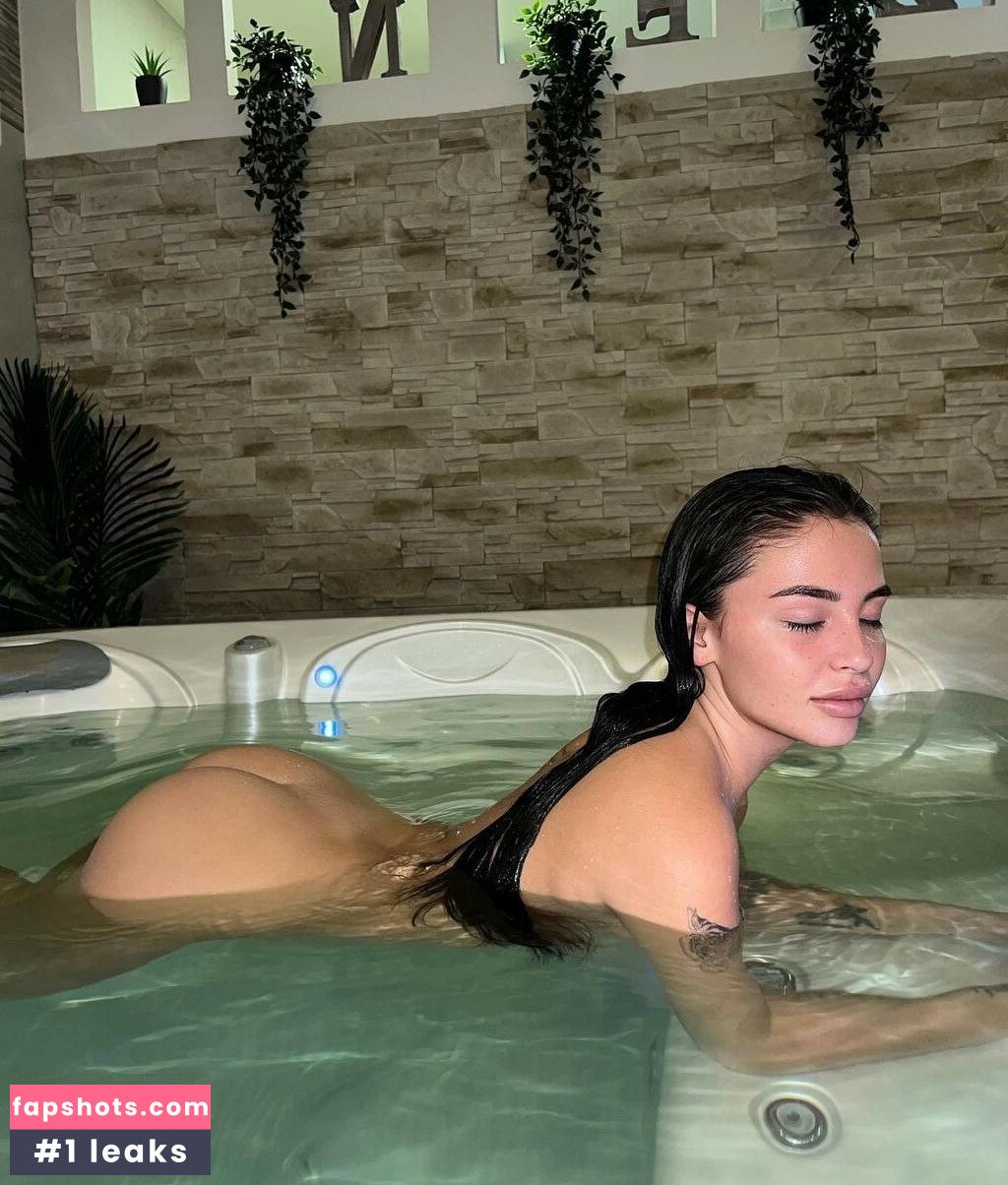 Laura Von Gallucci gallery photo #8